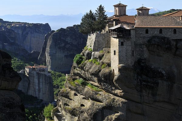 Monasterio de Varlaam con Roussanou al fondo